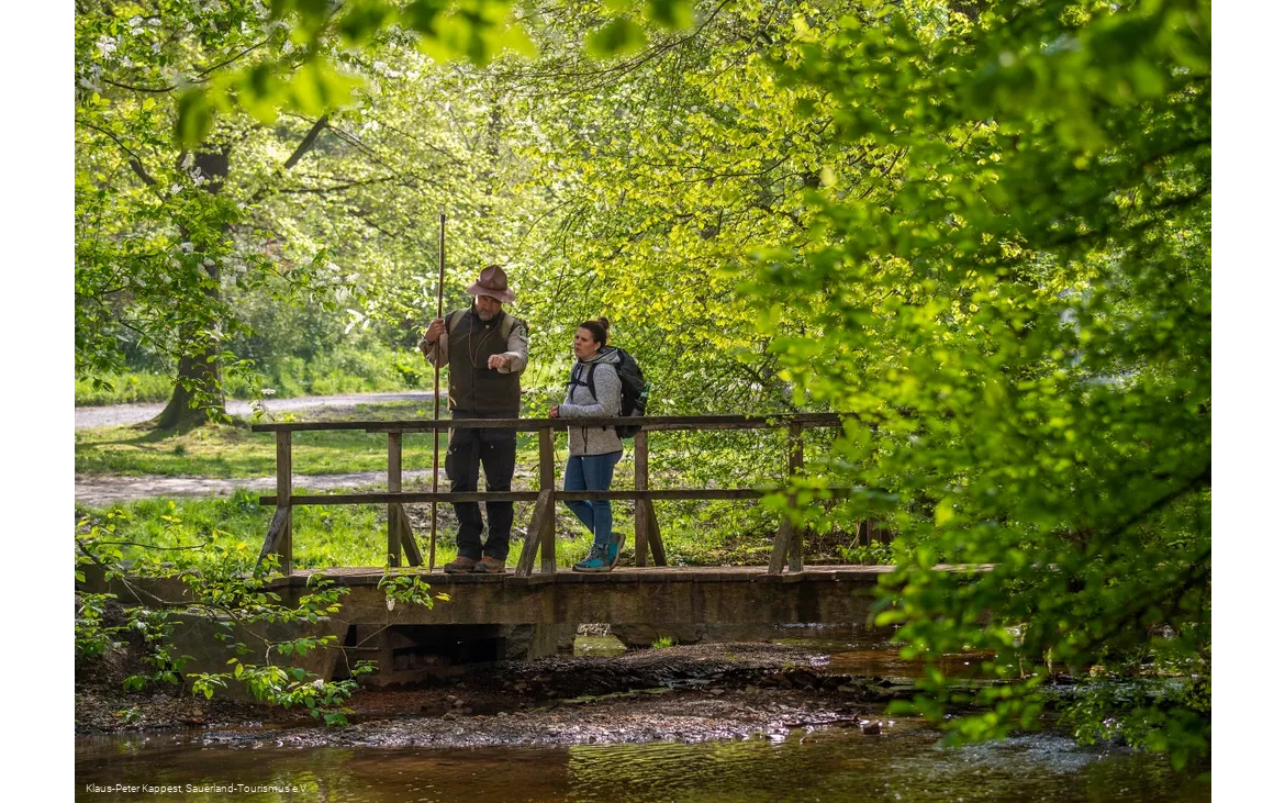 Ranger auf dem Themenwanderweg WaldKultur