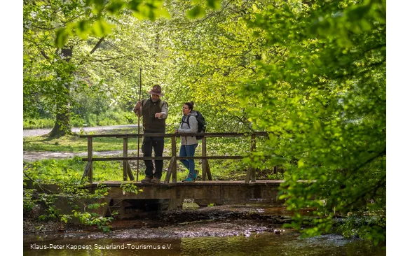 Ranger auf dem Themenwanderweg WaldKultur