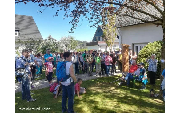 evanglische Erlöserkirche im Bergdorf Kallenhardt