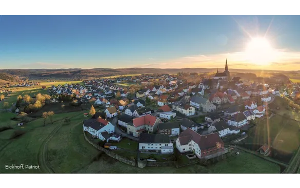 Blick auf das Bergdorf Kallenhardt