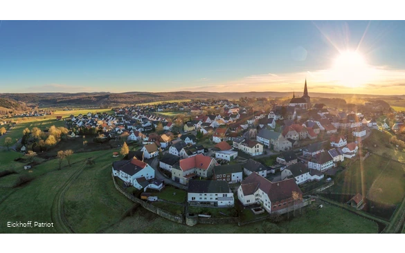 Blick auf das Bergdorf Kallenhardt