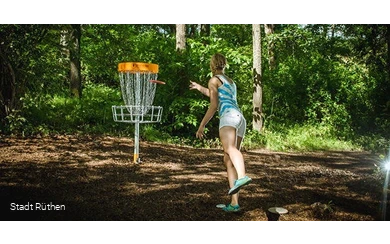 Discgolf im Wald