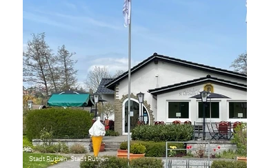 Eingangsbereich Café HenrichS  Foto Stadt Rüthen