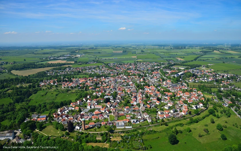 Luftbild mit Stadtmauer