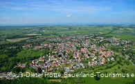 Luftbild mit Stadtmauer