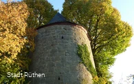 Hexenturm im Herbst an der Stadtmauer