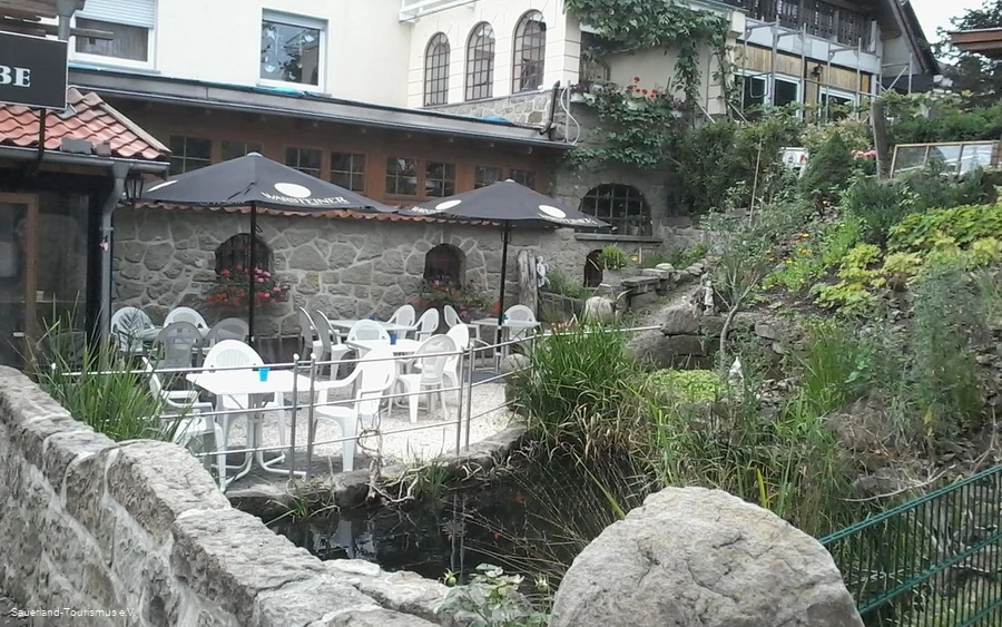 Außenbereich mit Fischteich Außenbereich mit Fischteich