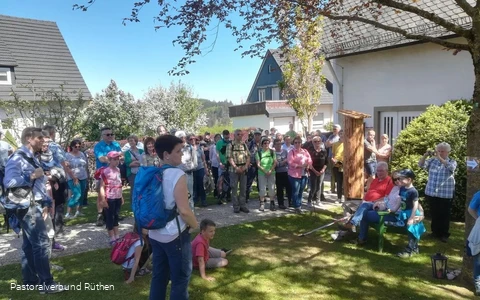 evanglische Erlöserkirche im Bergdorf Kallenhardt