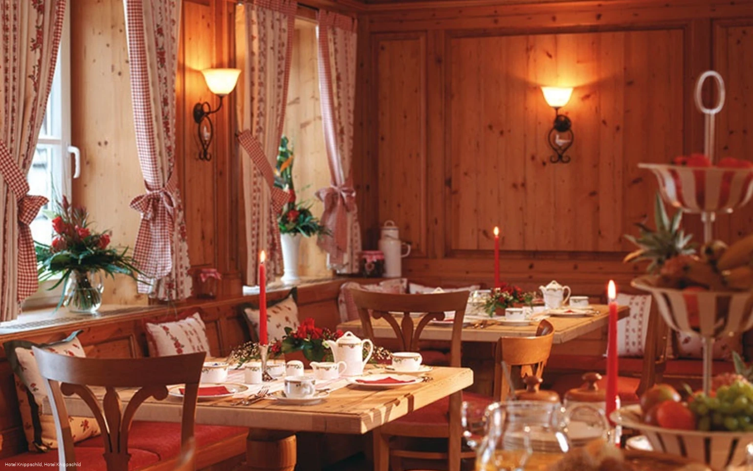 Innenansicht gemütlicher Gastraum Romantik Landhotel Knippschild