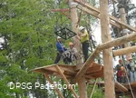 Teamarbeit im Hochseilgarten