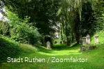 Jüdischer Friedhof unterhalb der Stadtmauer